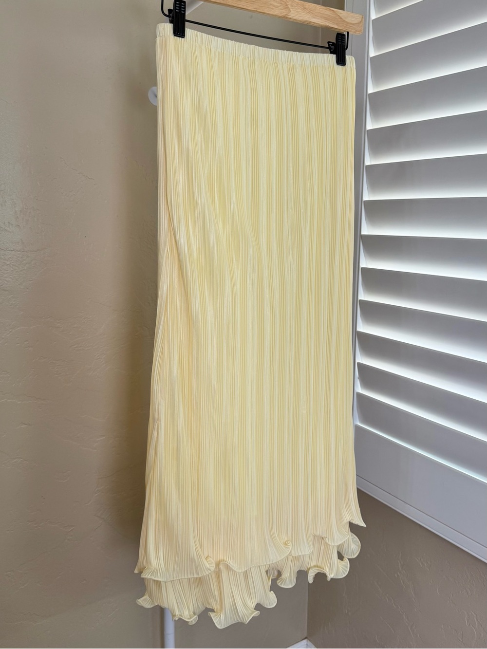 Commense Soft Butter Yellow Pleated Layered Ruffle Skirt Cami Set NWT Medium - Picture 6 of 13
